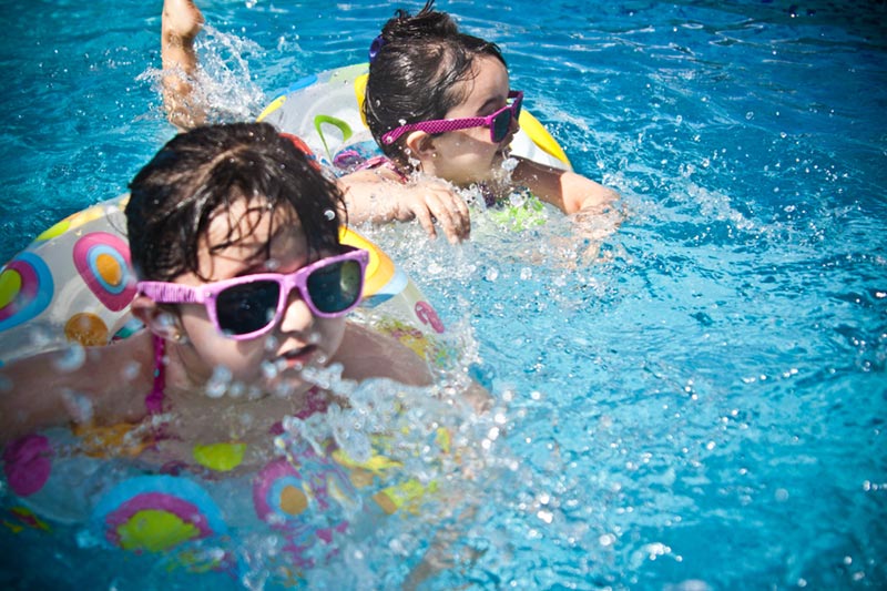 2-Kids-in-Pool